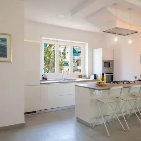 White House - Casa דירה *